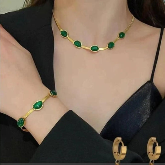 Oval Green Crystal Pendant Necklace Set | Emerald Pendant Necklace